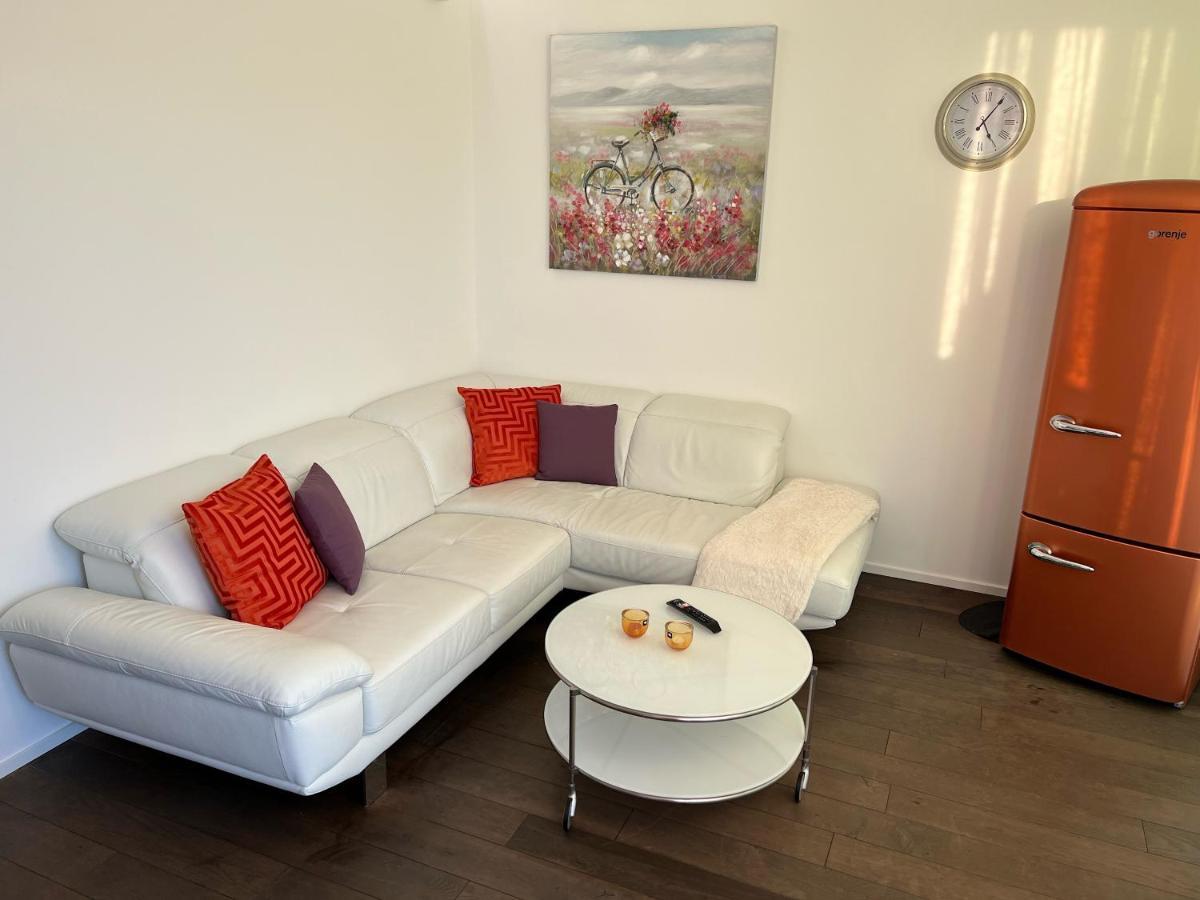 Weingut-Aparthotel Olinger Мерінґ Екстер'єр фото