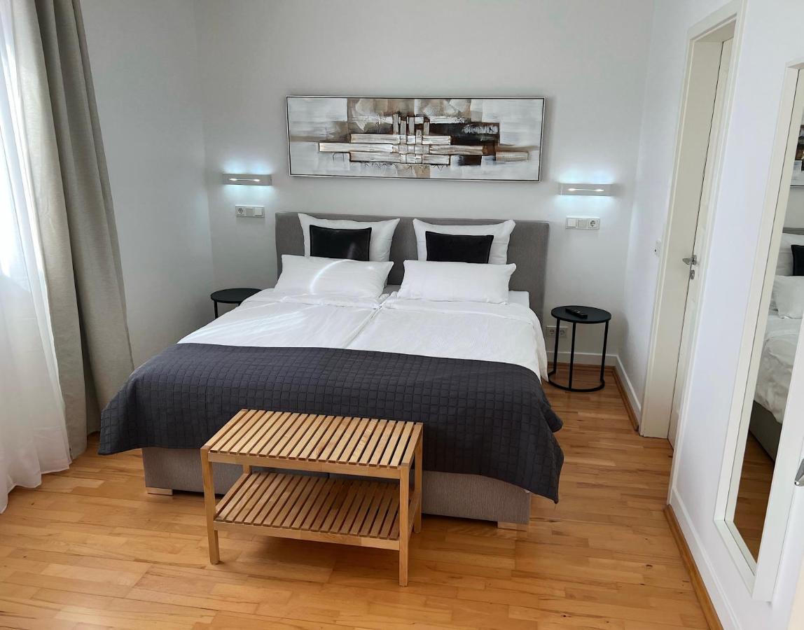 Weingut-Aparthotel Olinger Мерінґ Номер фото